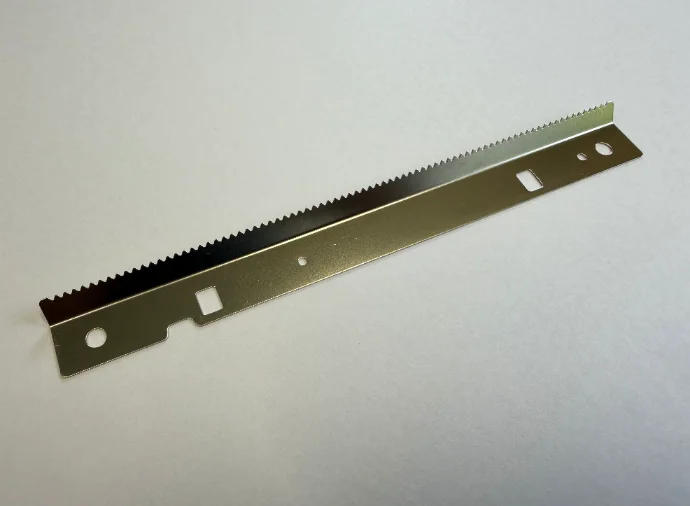 電子機器用板金部品