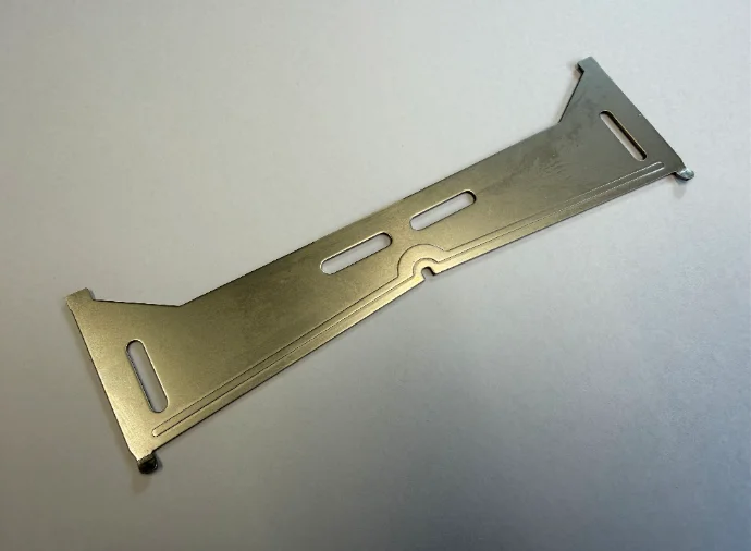 電子機器用板金部品